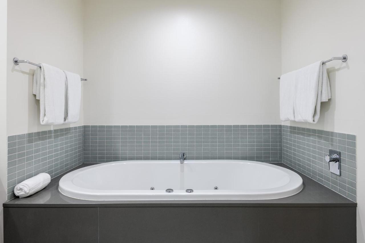 Port Douglas Private Apartments In Temple Екстериор снимка